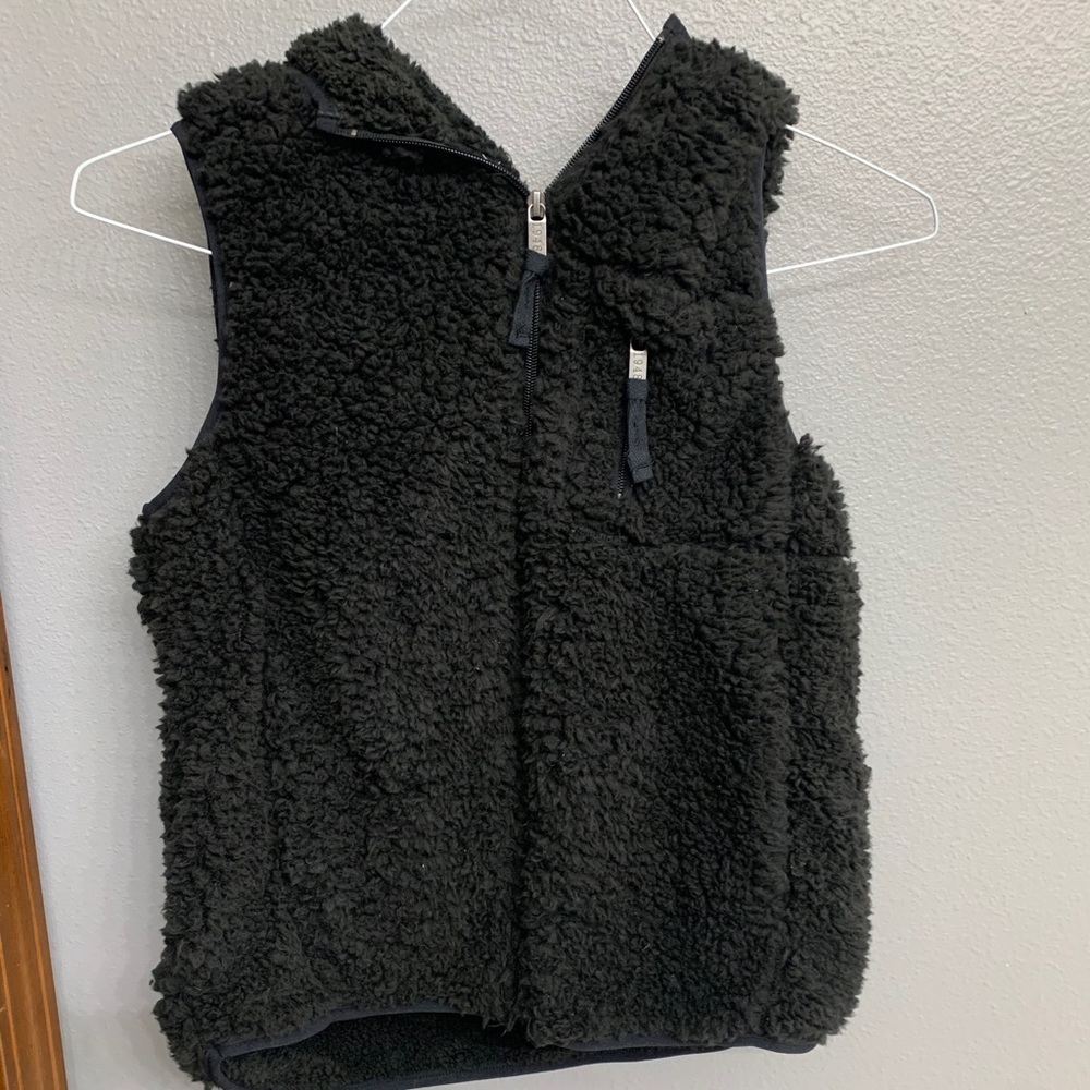 FLUFFY VEST